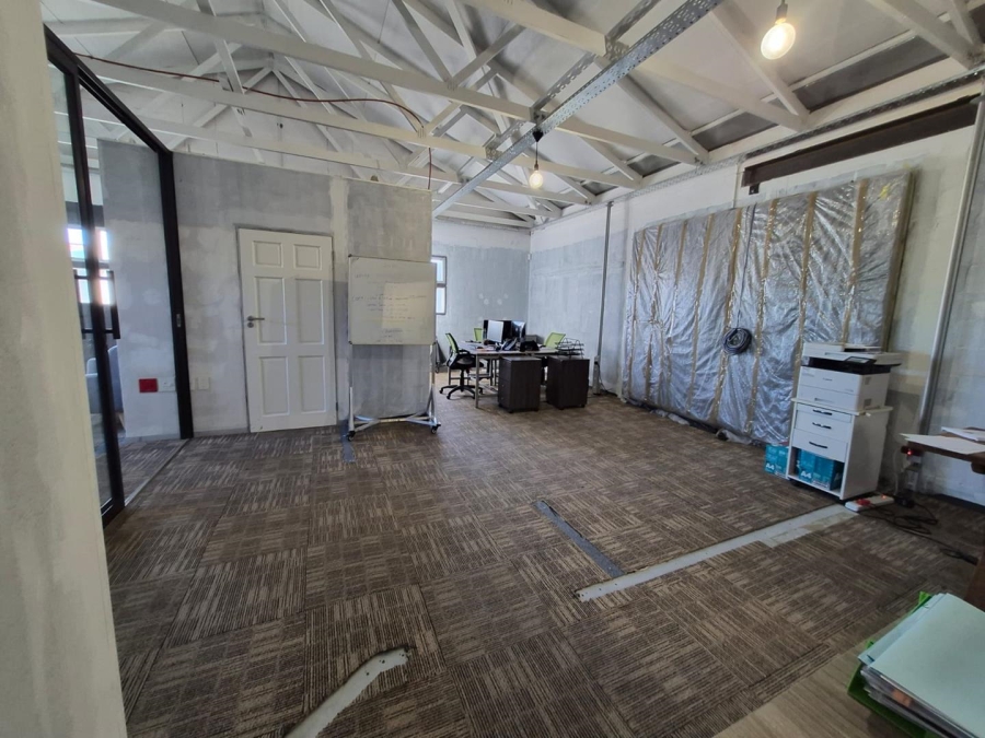 To Let Commercial Property for Rent in Pinelands Western Cape